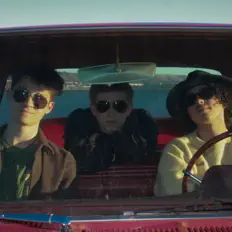 Ascolta Local/Motion, guarda video musicali, leggi la biografia, vedi le date del tour & altro!