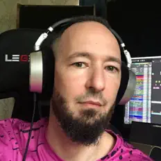 Poslechněte si interpreta Aedem, sledujte hudební videa, přečtěte si životopis, podívejte se na data turné a další informace.