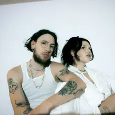 De Floreを聴いたり、ミュージックビデオを鑑賞したり、経歴やツアー日程などを確認したりしましょう！