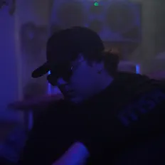 Dengarkan STRNDED, tonton video musik, baca bio, lihat tanggal tur & lainnya!