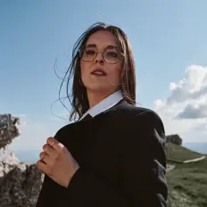 Listen to Veronica Fusaro, watch music videos, read bio, see tour dates & more!