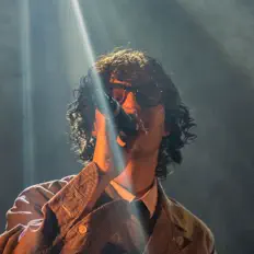 收听 Die and Go Away、观看音乐视频、阅读小传、查看巡演日期等 ！