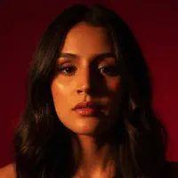 Ouve undefined, vê vídeos de música, lê a biografia, vê as datas da digressão e muito mais!