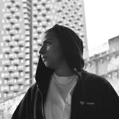 Trisha Tak dinle, müzik videolarını izle, biyografisini oku, tur tarihlerini ve daha fazlasını gör!