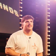 Luister naar TheKiddMikey, bekijk muziekvideo's, lees de bio, bekijk de tourdata, en meer!