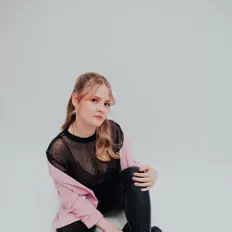 Ouça Diana, assista a videoclipes, leia a biografia, veja as datas das turnês e mais!