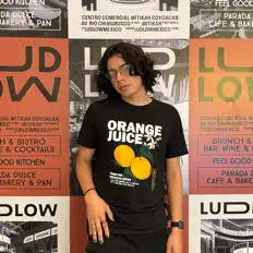 Hör dir STUDIO25 an, schau dir Musikvideos an, lies die Biografie, finde Tourdaten und mehr!