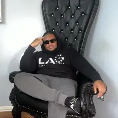 收听 Roulette、观看音乐视频、阅读小传、查看巡演日期等 ！