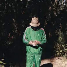 Poslechněte si interpreta Fresh Ayer, sledujte hudební videa, přečtěte si životopis, podívejte se na data turné a další informace.