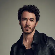 Escucha a Kevin Jonas, mira videos musicales, lee su biografía, consulta las fechas de las gira y más.