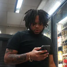 Hör dir Yvng Kezz an, schau dir Musikvideos an, lies die Biografie, finde Tourdaten und mehr!