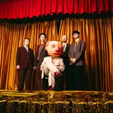 The Howl & The Hum सुनें, म्यूज़िक वीडियो देखें, बायो पढ़ें, दौरे की तारीखें और बहुत कुछ देखें!