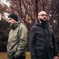 Crossing Paths을(를) 듣고, 뮤직 비디오를 보고, 약력을 읽고, 투어 일정 등을 확인하세요!