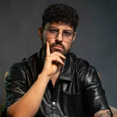 DJ Timo सुनें, म्यूज़िक वीडियो देखें, बायो पढ़ें, दौरे की तारीखें और बहुत कुछ देखें!