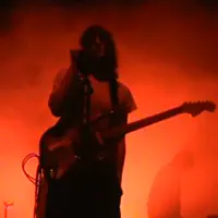 收听 undefined、观看音乐视频、阅读小传、查看巡演日期等 ！