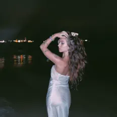 Hör dir Ophelia The Witch an, schau dir Musikvideos an, lies die Biografie, finde Tourdaten und mehr!