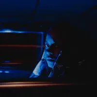 Ouça undefined, assista a videoclipes, leia a biografia, veja as datas das turnês e mais!