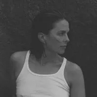 Escucha a undefined, mira videos musicales, lee su biografía, consulta las fechas de las gira y más.