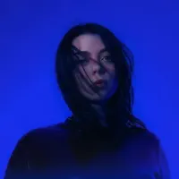 undefined dinle, müzik videolarını izle, biyografisini oku, tur tarihlerini ve daha fazlasını gör!