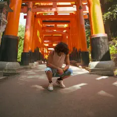 聆聽 Frankie 5Ø3、觀看音樂影片、閱讀小傳、查看巡演日期等！