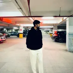 Poslechněte si interpreta CHIKKS, sledujte hudební videa, přečtěte si životopis, podívejte se na data turné a další informace.