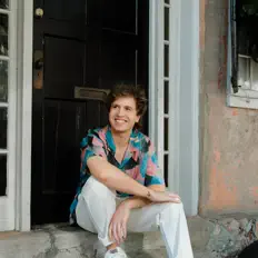 Colt Barrett सुनें, म्यूज़िक वीडियो देखें, बायो पढ़ें, दौरे की तारीखें और बहुत कुछ देखें!