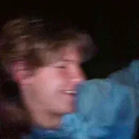 Luister naar undefined, bekijk muziekvideo's, lees de bio, bekijk de tourdata, en meer!