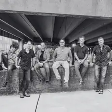 Escucha a Local Call, mira videos musicales, lee su biografía, consulta las fechas de las gira y más.