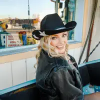 Hör dir undefined an, schau dir Musikvideos an, lies die Biografie, finde Tourdaten und mehr!