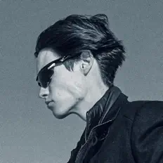 Poslechněte si interpreta Andrew Tooma, sledujte hudební videa, přečtěte si životopis, podívejte se na data turné a další informace.