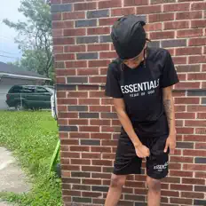Escucha a Skant5s, mira videos musicales, lee su biografía, consulta las fechas de las gira y más.