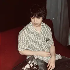 Dengarkan NUSHROOM, tonton video musik, baca bio, lihat tanggal tur & lainnya!