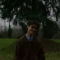 聆聽 undefined、觀看音樂影片、閱讀小傳、查看巡演日期等！