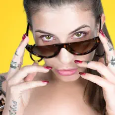 Dengarkan Eva Rea, tonton video musik, baca bio, lihat tanggal tur & lainnya!