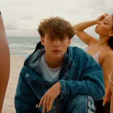 收听 Logan Reich、观看音乐视频、阅读小传、查看巡演日期等 ！