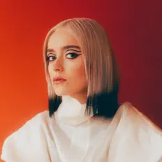 Elsie Bay सुनें, म्यूज़िक वीडियो देखें, बायो पढ़ें, दौरे की तारीखें और बहुत कुछ देखें!