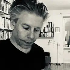 聆聽 Scatter、觀看音樂影片、閱讀小傳、查看巡演日期等！