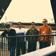 Dengarkan The Cheaks, tonton video musik, baca bio, lihat tanggal tur & lainnya!