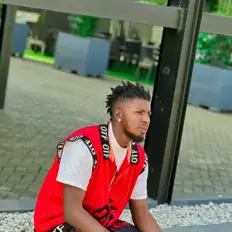 聆聽 Kahlido、觀看音樂影片、閱讀小傳、查看巡演日期等！