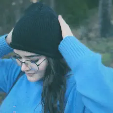 Poslechněte si interpreta LÉA-SOPHIE, sledujte hudební videa, přečtěte si životopis, podívejte se na data turné a další informace.