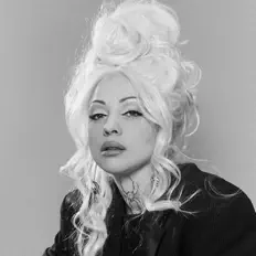 Mon Laferte을(를) 듣고, 뮤직 비디오를 보고, 약력을 읽고, 투어 일정 등을 확인하세요!