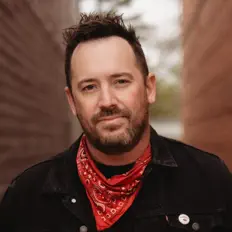 Ascolta Noah Smith, guarda video musicali, leggi la biografia, vedi le date del tour & altro!