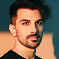 undefined을(를) 듣고, 뮤직 비디오를 보고, 약력을 읽고, 투어 일정 등을 확인하세요!