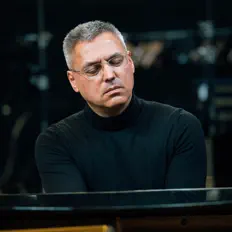 Dengarkan Ralf Schnell, tonton video musik, baca bio, lihat tanggal tur & lainnya!