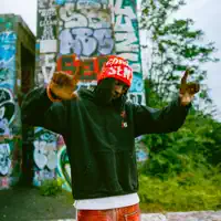 Ouça undefined, assista a videoclipes, leia a biografia, veja as datas das turnês e mais!