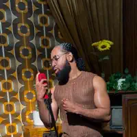 undefined dinle, müzik videolarını izle, biyografisini oku, tur tarihlerini ve daha fazlasını gör!