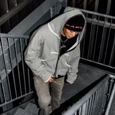 TAKERUを聴いたり、ミュージックビデオを鑑賞したり、経歴やツアー日程などを確認したりしましょう！