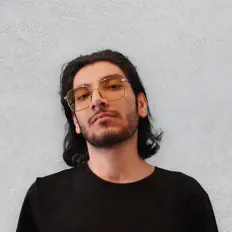 Escucha a White Whale, mira videos musicales, lee su biografía, consulta las fechas de las gira y más.