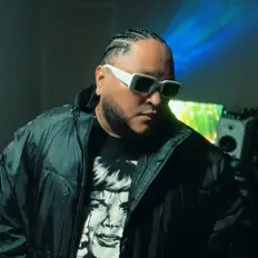 Poslechněte si interpreta Jaso Beat, sledujte hudební videa, přečtěte si životopis, podívejte se na data turné a další informace.