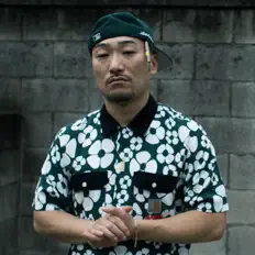 聆聽 Greedy on ILLBLOCK、觀看音樂影片、閱讀小傳、查看巡演日期等！